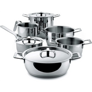 Das Alessi AJM100S9 9er-set Stahltöpfe in Silber der Marke Alessi, induktionsgeeignet, wird auf weißem Hintergrund präsentiert.
