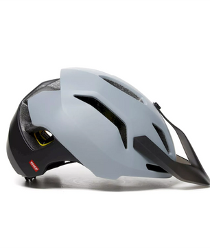 Seitenansicht des Dainese Linea 03 MIPS-Helms, Größe L/XL in grau, von Dainese - mit Belüftungsöffnungen, einem Frontvisier und optionaler MIPS-Technologie für mehr Sicherheit; ideal für MTB-Touren.