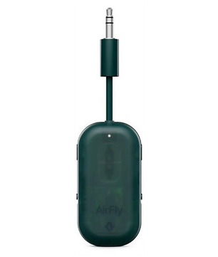 Ein „Twelve South AirFly Pro 2“ Bluetooth-Audioanschluss in Dunkelgrün mit kurzem Kabel und integriertem 3,5-mm-Audio-Stecker, der für die drahtlose Audioübertragung konzipiert ist.