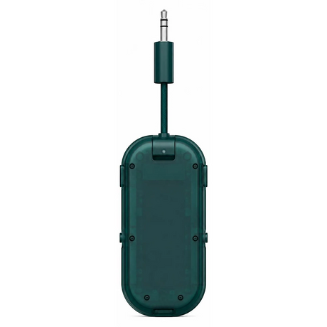 Der AirFly Pro 2 Bluetooth-Audioanschluss von Twelve South ist ein grünes, rechteckiges Gerät, das oben mit einer 3,5-mm-Audiobuchse ausgestattet ist und eine nahtlose drahtlose Verbindung für Ihre Kopfhörer ermöglicht.