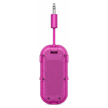 Ein violetter, durchsichtiger Bluetooth-Audioadapter von Twelve South, der „AirFly Pro 2“, mit einem Kabel und einem 3,5-mm-Audioanschluss an der Oberseite.
