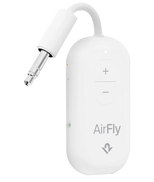 Der Twelve South AirFly Pro 2 Bluetooth-Audioanschluss in Weiß ist ein kabelloser Audio-Sender mit Lautstärketasten und einem integrierten 3,5-mm-Kopfhöreranschluss, über den Sie Ihre kabellosen Kopfhörer mühelos anschließen können – ein vielseitiger Bluetooth-Audioadapter für ungestörten Hörgenuss.