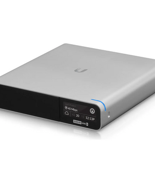 Ubiquiti UniFi Cloud Key Gen2 Plus (UCK-G2-PLUS) in Grau, mit schwarzer Frontblende und kleinem Display zur Anzeige von Statusinformationen – ideal für die zentrale Verwaltung in Verbindung mit UniFi Protect oder dem UniFi Controller.