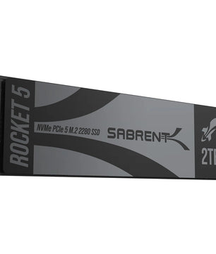 Die SABRENT Rocket 5 SB-RKT5-2TB NVMe SSD (schwarz) bietet 2 TB Kapazität, PCIe 5.0-Geschwindigkeiten und einen M.2 2280-Formfaktor für ultraschnelle, zuverlässige Speicherleistung.