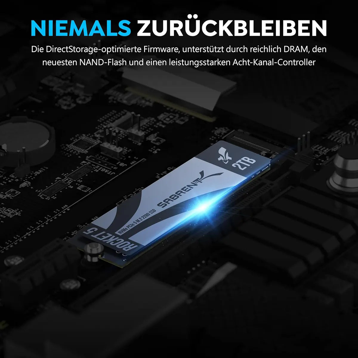 Eine SABRENT Rocket 5 SB-RKT5-2TB NVMe SSD - schwarz, installiert auf einem Mainboard, mit deutscher Beschriftung oben zur Hervorhebung der PCIe 5.0-Kompatibilität.