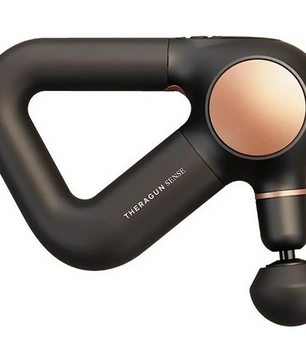 Das Therabody Theragun Sense Massagegerät – schwarz zeichnet sich durch ein markantes Griffdesign und einen runden Massagekopf aus und bietet eine wirksame Perkussionstherapie zur Tiefenentspannung der Muskeln.