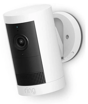 Ring Outdoor Cam Plus – Weiß: Eine an der Wand montierte Überwachungskamera von Ring mit einem Objektiv und einem Lautsprecher an der Vorderseite.