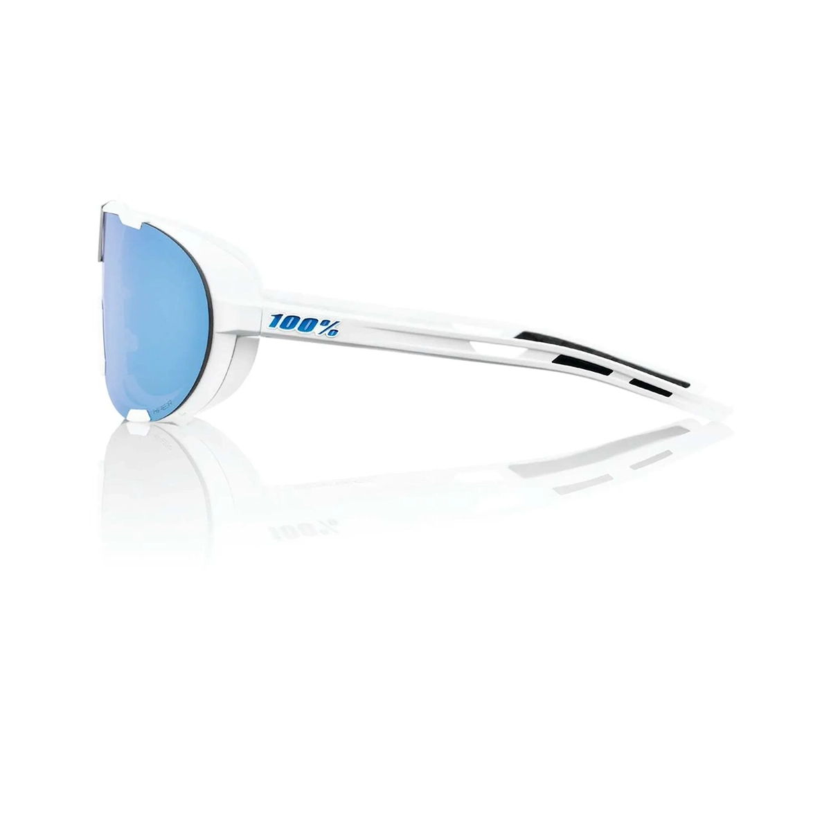 Die 100% Westcraft HiPER Sportbrille in Weiß von 100% mit blauen HiPER-Gläsern und UV400-Schutz ist im Seitenprofil auf weißem Hintergrund abgebildet.