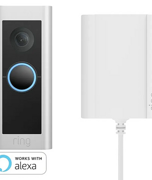 Die „Ring Video Doorbell Pro 2 – silber“ von Ring, abgebildet mit dem im Lieferumfang enthaltenen Türklingelmodul und einem „Works with Alexa“-Logo in der unteren linken Ecke, ist eine intelligente Video-Türklingel für die nahtlose Videoüberwachung Ihres Zuhauses.