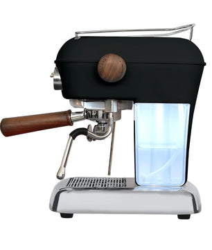 Die Ascaso Dream PID Espressomaschine von Ascaso hat ein elegantes schwarzes Design, einen Holzgriff und einen beleuchteten Wassertank - ideal für jeden Barista zu Hause. Abgebildet im Profil.