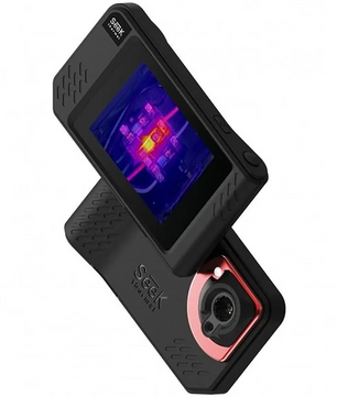 Die Seek Thermal SHOT PRO Wärmebildkamera von Seek Thermal zeigt auf ihrem Display eine farbenfrohe Wärmebildkarte.