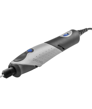 Das Dremel Stylo+ Multifunktionswerkzeug – grau von Dremel ist ein kompaktes Präzisionswerkzeug mit einer spitzen Spitze, einem schwarz-grauen Griff und einem Netzkabel – damit eignet es sich ideal für detailreiche Arbeiten und ist vielseitig genug, um als Multifunktionswerkzeug für Ihre kreativen Projekte eingesetzt zu werden.