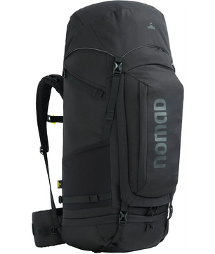 Der NOMAD Batura 70 l Trekkingrucksack in Schwarz mit gepolsterten Trägern, Seitentaschen und vertikalem NOMAD-Logo bietet geräumigen Stauraum (70 l) für Ihr nächstes Abenteuer.