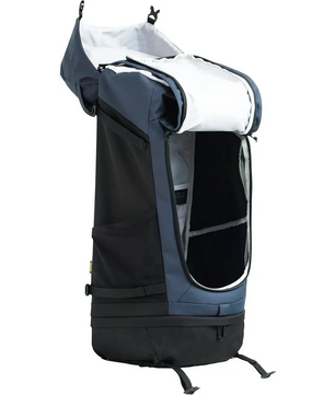 Der NOMAD Batura 70 l Trekkingrucksack in Blau bietet ein geräumiges Design mit mehreren Fächern und ist damit ideal für Trekking.