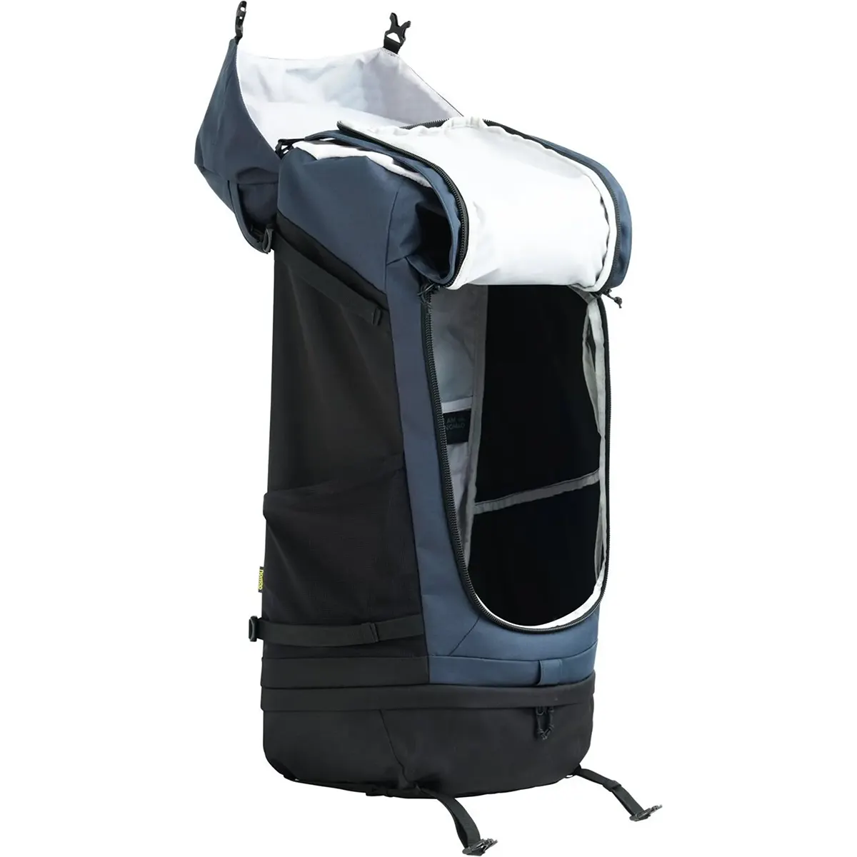 Der NOMAD Batura 70 l Trekkingrucksack in Blau bietet ein geräumiges Design mit mehreren Fächern und ist damit ideal für Trekking.