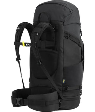 Der NOMAD Batura 55 l Trekkingrucksack in Schwarz ist ein geräumiger schwarzer Reiserucksack mit gepolsterten Schultergurten, einem Hüftgurt und mehreren Fächern, der hochkant abgebildet ist.