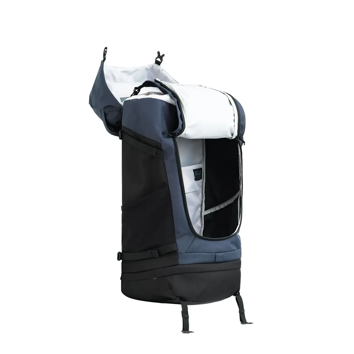 Der NOMAD Batura 55 l Trekkingrucksack in Blau ist mit geöffnetem Deckel und Frontfach abgebildet, wodurch geräumige Innentaschen zum Vorschein kommen.