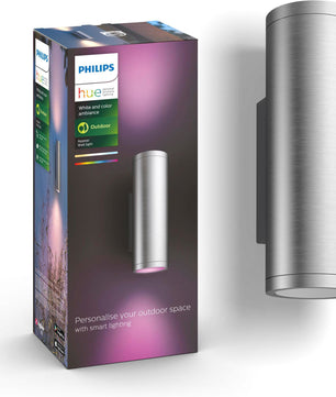 Die Philips Hue Appear Ambiance Außenwandleuchte – silber von Philips wird zusammen mit ihrer farbenfrohen Verpackung präsentiert, die die Produktdetails und die intelligenten Beleuchtungsfunktionen hervorhebt – damit ist sie ideal für alle, die nach innovativen Smart-Home-Beleuchtungslösungen für ihre Außenbereiche suchen.