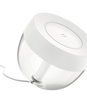 Die Philips Hue Ambiance Iris Tischleuchte in Weiß von Philips besticht durch ihr modernes Design mit runder Form, klarem Sockel und Netzkabel – eine stilvolle, smarte Leuchte für stimmungsvolle Ambientebeleuchtung in jedem Raum.