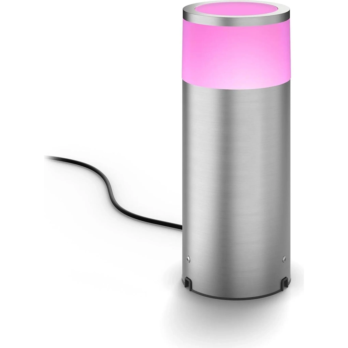 Die Philips Hue Calla Ambiance Sockelleuchte – schwarz von Philips ist eine zylindrische Lampe aus Edelstahl mit einem rosa leuchtenden Oberteil und einem dahinter herhängenden schwarzen Netzkabel. Sie sorgt in jedem Außenbereich für stilvolle und intelligente Gartenbeleuchtung.