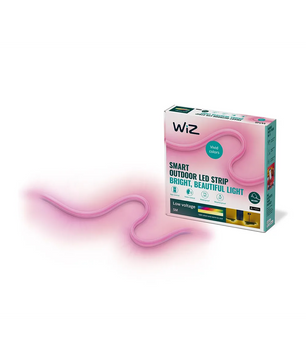 Ein WiZ Outdoor LED-Streifen – weiß – leuchtet neben seiner Verpackung, sorgt für wasserdichte Gartenbeleuchtung und macht die Beleuchtung des Außenbereichs mit intelligenten LED-Streifen einfach und hell.