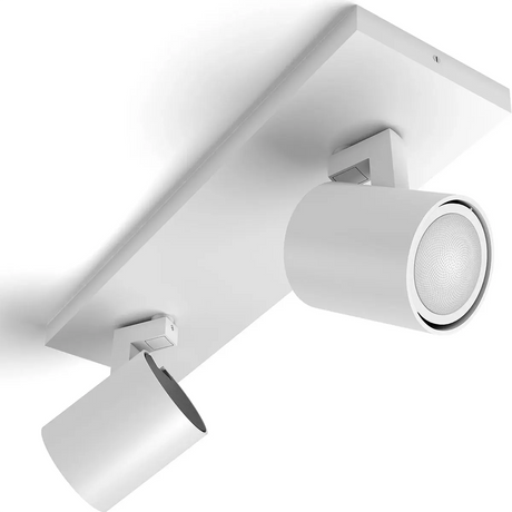 Die Philips Hue Ambiance Runner Deckenleuchte – weiß von Philips ist eine moderne weiße Deckenleuchte mit zwei verstellbaren zylindrischen Strahlern auf einem rechteckigen Sockel. Sie ist kompatibel mit smarter Beleuchtung wie Philips Hue White Ambiance und ermöglicht flexibles sowie stimmungsvolles Licht in jedem Raum.