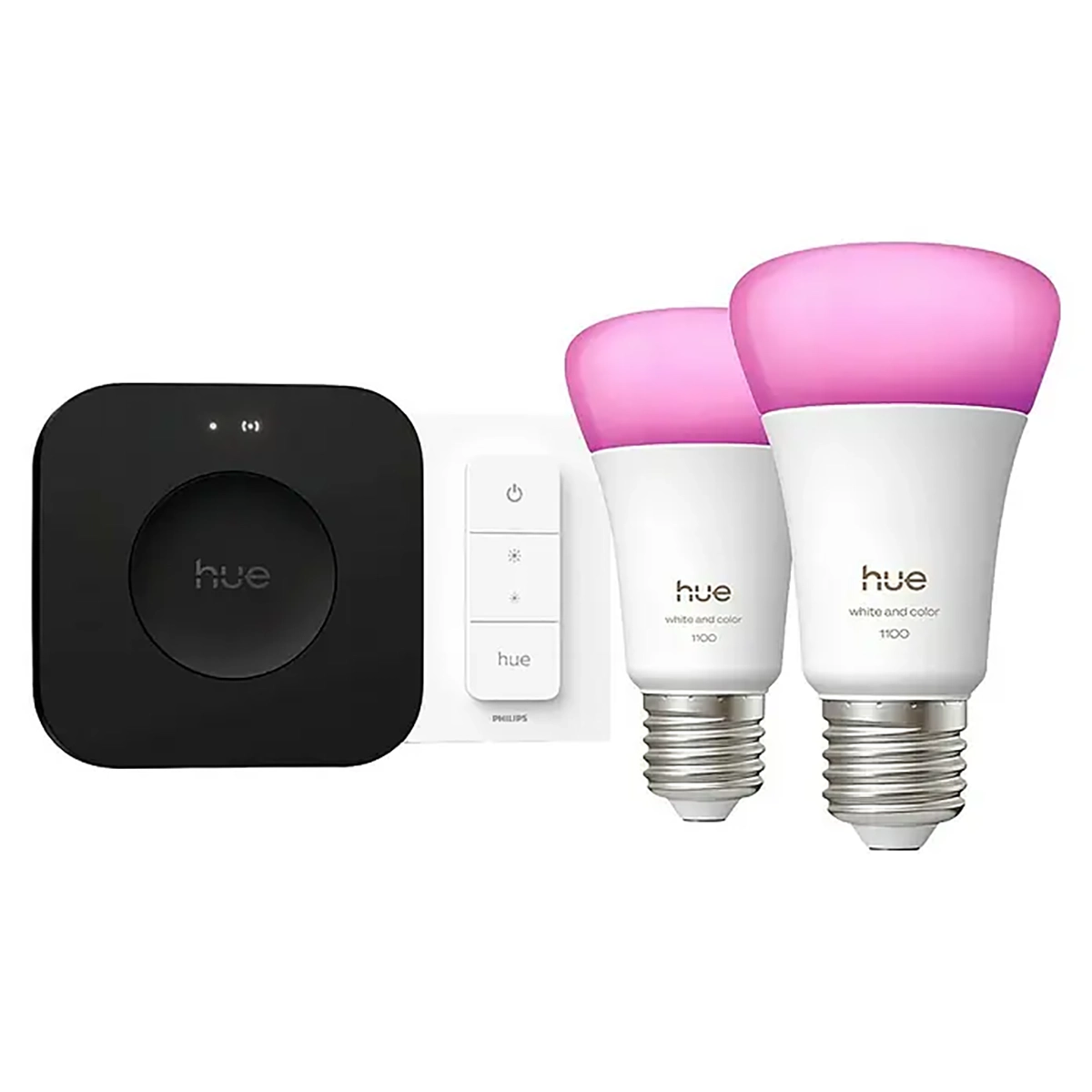 Zwei Philips Hue A60 E27 LED-Lampen mit rosa Licht, ein schwarzer Hub und ein weißer Wandschalter vor weißem Hintergrund – das perfekte smarte Beleuchtungserlebnis als Teil des Philips Hue A60 E27 Starter-Kits V3 von Philips.