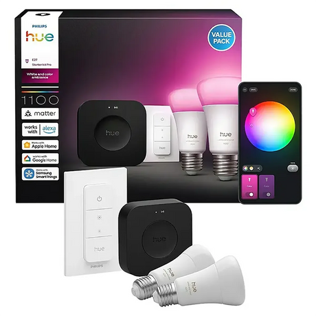 Wir stellen vor: das Philips Hue A60 E27 Starter-Kit V3 in Schwarz und Weiß von Philips, bestehend aus zwei E27-LED-Lampen, einer Bridge, einem Schalter und einer mobilen App zur Farbsteuerung – ideal, um in Ihrem gesamten Zuhause eine intelligente Beleuchtung zu schaffen.