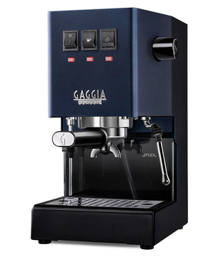 Die Siebträgermaschine „Gaggia Classic Evo E24 RI9481/15“ in Blau von Gaggia mit Bedienknöpfen und Dampfdüse steht vor einem weißen Hintergrund – perfekt für authentischen Espresso zu Hause.
