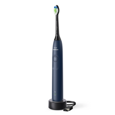 Die elektrische Zahnbürste Philips Sonicare 5300 HX7103 in Marineblau wird aufrecht auf ihrer Ladestation mit USB-Kabel gezeigt. Zu den Funktionen gehören Plaque-Entfernung und Andruckkontrolle für optimale Reinigung. Marke: Philips.