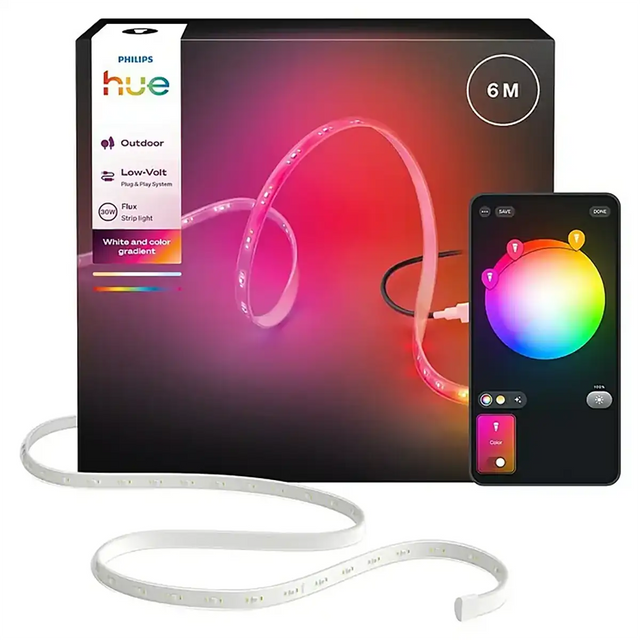 Philips Hue Flux Gradient Outdoor Lightstrip LED-Lichtstreifen – weiß von Philips mit Verpackung und Smartphone-App, die das Farbrad anzeigt. Ausgestattet mit fortschrittlicher RGBWWIC-LED-Technologie ermöglicht dieser LED-Lichtstreifen eine nahtlose Außenbeleuchtung mit Millionen anpassbarer Farben und Farbverläufen.