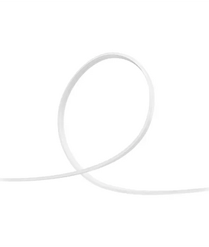 Ein einzelner weißer Philips Hue Essential Neon Flex Lightstrip von Philips schlängelt sich anmutig vor einem schlichten weißen Hintergrund entlang – eine elegante Darstellung flexibler Beleuchtung und smarter Lichtsteuerung.