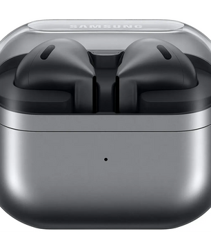 Die Samsung R530 Galaxy Buds 3 Kopfhörer von Samsung in Schwarz kommen im grauen Ladecase mit transparentem Deckel und bieten aktive Geräuschunterdrückung für ungestörten Musikgenuss.