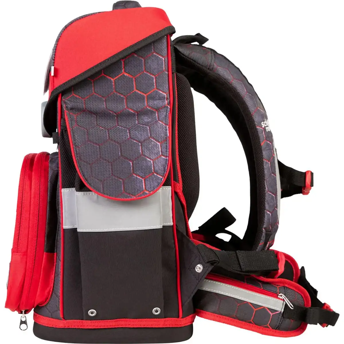 Seitenansicht des School-Mood Timeless Schulranzen-Set 7-teilig "Mika" von School-Mood in Schwarz und Rot, mit Sechseckmuster und mehreren Fächern.