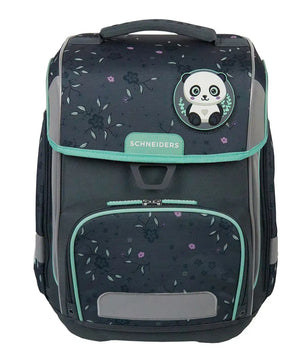 Das 9-teilige Schulranzen-Set "Mint Meadow" von Schneiders Ergolite zeichnet sich durch ein dunkelblaues Blumenmuster mit Panda-Aufnäher und grüner Zierleiste sowie eine ergonomische, leichte Bauweise für den täglichen Komfort aus. Der Schriftzug "Schneiders" ist auf der Frontklappe angebracht.