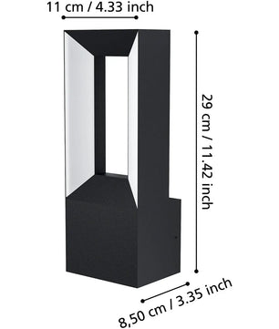 Die EGLO RIFORANO LED-Außenwandleuchte – schwarz von EGLO besticht durch ein modernes, rechteckiges Design in Schwarz mit einer offenen Mitte und den Maßen 29 cm Höhe, 11 cm Breite und 8,5 cm Tiefe. Diese stilvolle Außenwandleuchte eignet sich ideal für eine effiziente und zeitgemäße Außenbeleuchtung.