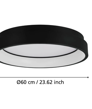 Die EGLO Connect LED-Deckenleuchte – schwarz von EGLO ist eine runde, schwarze Deckenleuchte mit einem Durchmesser von 60 cm (23,62 Zoll) Durchmesser und 11 cm (4,33 Zoll) Höhe, ausgestattet mit einem weißen Diffusor und fortschrittlicher ZigBee 3.0-Technologie für die nahtlose Integration als intelligente Innenbeleuchtung in modernen Wohnräumen.