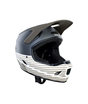 Der ION Scrub AMP Fahrradhelm in XL und blau ist ein stylischer Enduro-Helm von ION, ideal für Bike-Abenteuer. In der Seitenansicht zeigt er ein klares Design vor weißem Hintergrund.