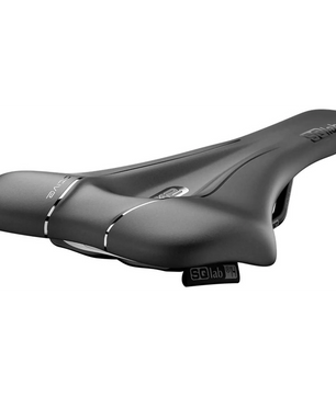 Der SQlab 612 Ergowave active Sattel in schwarz von SQlab ist durch sein geteiltes Design und die dezenten Logos ideal als MTB- oder Rennrad-Sattel geeignet und bietet höchsten Komfort.
