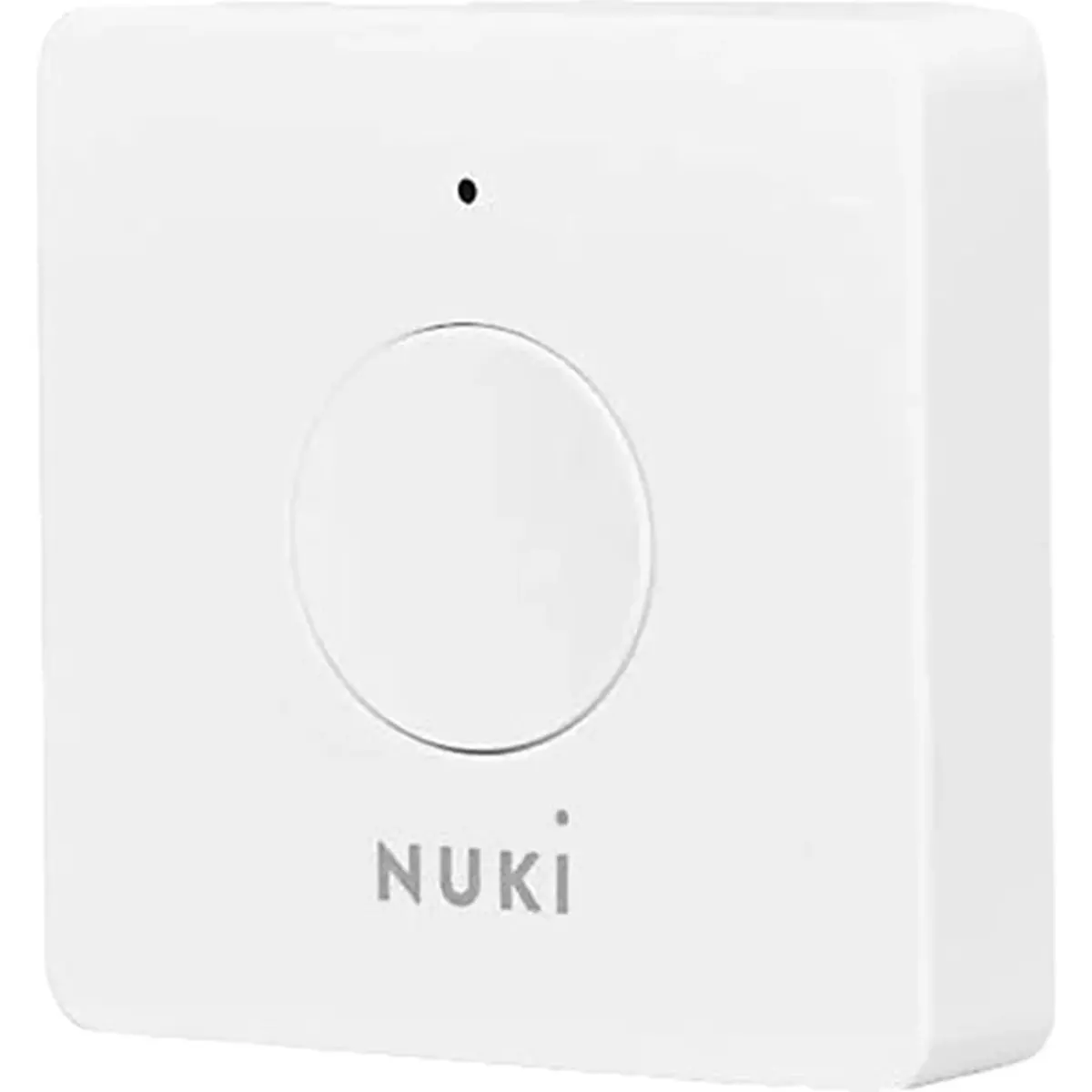 Der NUKI Opener – smarte Zutrittslösung – weiß ist ein weißes Smart-Home-Gerät mit einer zentralen Taste und einer dezenten Kontrollleuchte über dem Logo, ideal für die sichere Zugangskontrolle in Ihrem Zuhause. Dieses Gerät lässt sich mühelos in Ihre bestehende Gegensprechanlage integrieren und ist vollständig kompatibel mit anderen NUKI-Produkten, darunter auch dem Nuki Opener, und ermöglicht so nahtlose Smart-Entry-Lösungen.