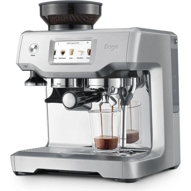 Die Espressomaschine „Sage Barista Touch SES880BSS4EEU1“ in Silber von Sage brüht zwei Tassen und verfügt über ein Mahlwerk, ein digitales Display, einen automatischen Milchaufschäumer sowie die Barista-Touch-Funktion für Café-Genuss zu Hause.