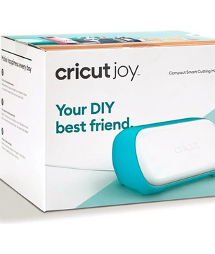 Der Cricut Joy Schneideplotter in Türkis/Weiß von Cricut mit Slogan "Your DIY best friend" und Abbildung auf der Box - ideal für kreative DIY-Projekte.