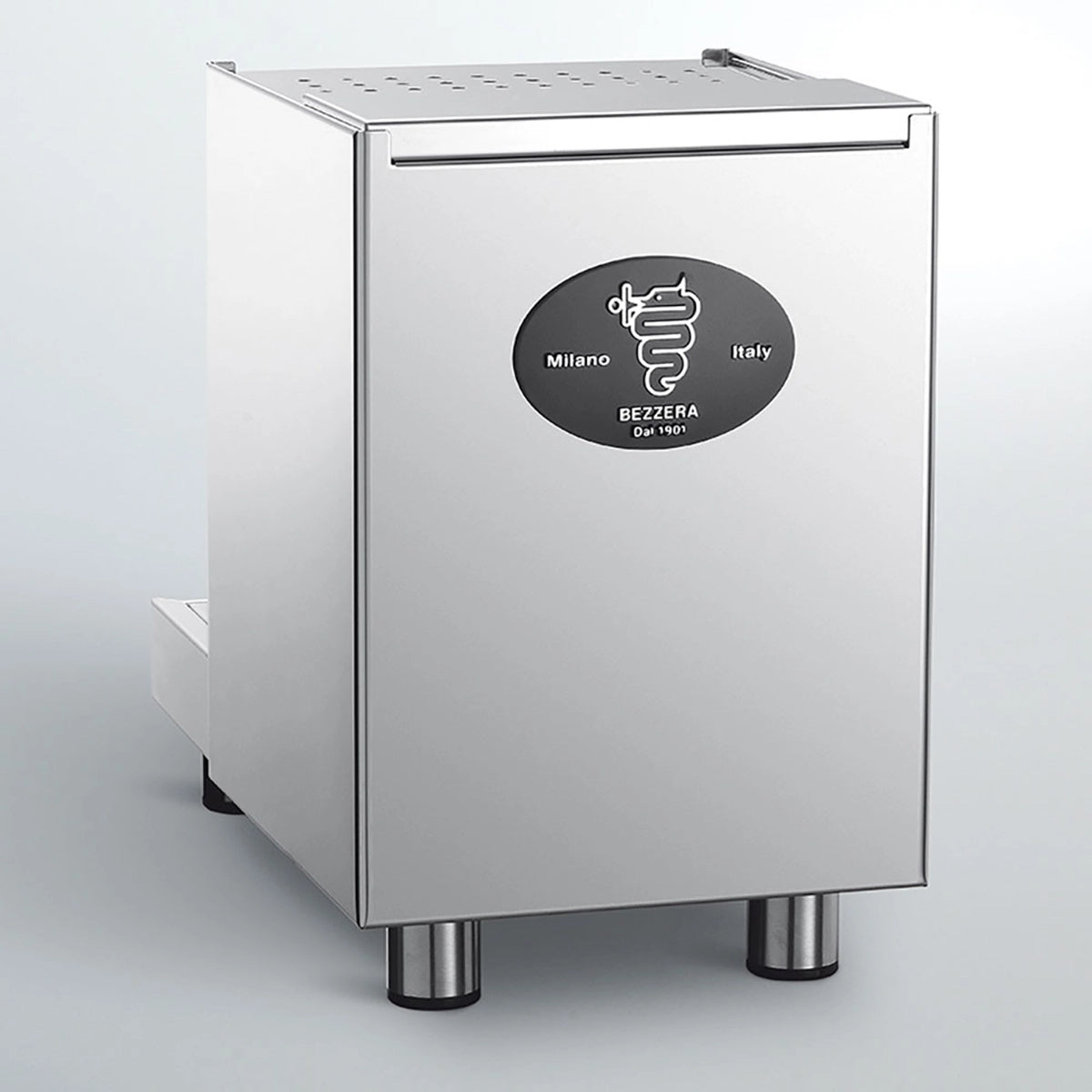 Die Bezzera BZ10 PM Siebträger Espressomaschine Zweikreiser aus Edelstahl von Bezzera mit Milano Italy Logo auf hellem Hintergrund.