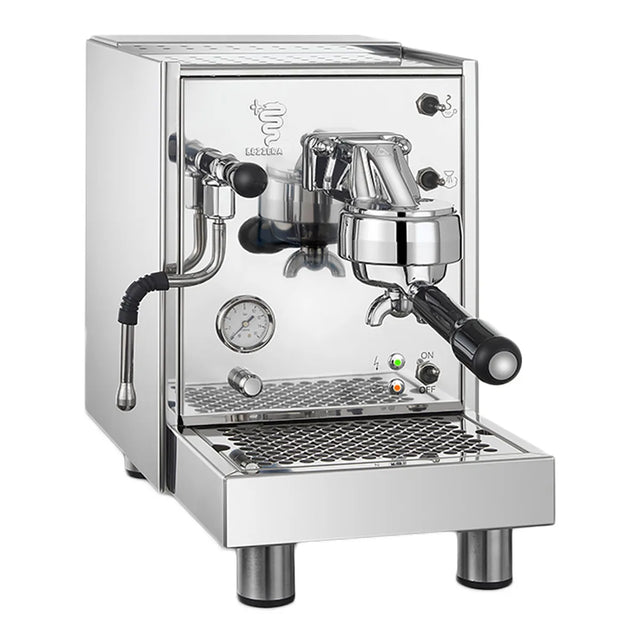 Die Bezzera BZ09 PM Siebträger Espressomaschine Einkreiser aus Edelstahl von Bezzera bietet eine Dampflanze, ein Manometer und praktische Bedienelemente an der Front.