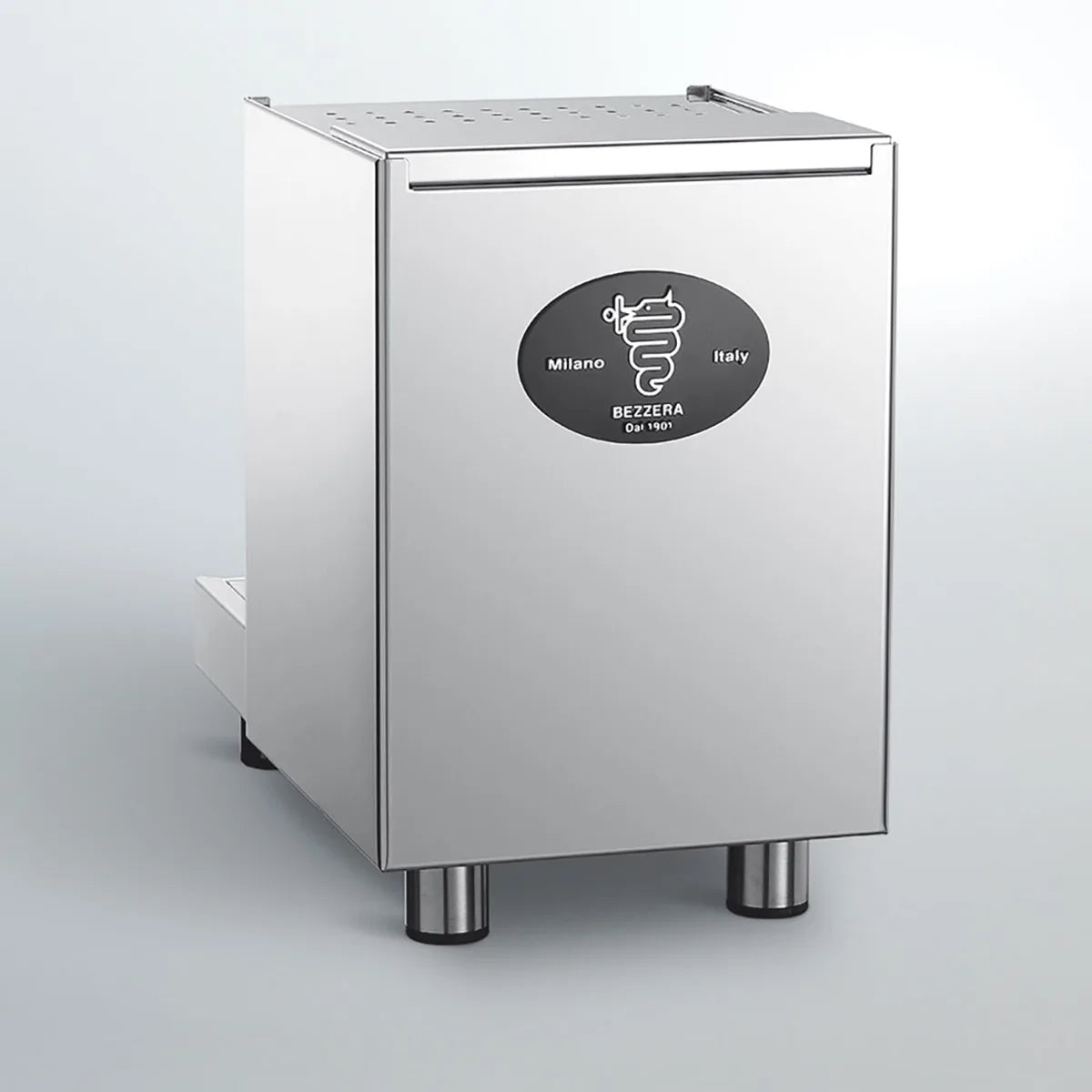 Die Bezzera BZ09 PM Siebträger Espressomaschine Einkreiser - Edelstahl hat ein Design aus Edelstahl, das Bezzera-Logo auf der Vorderseite und steht auf vier Beinen - eine stilvolle Ergänzung für Ihre Küche.