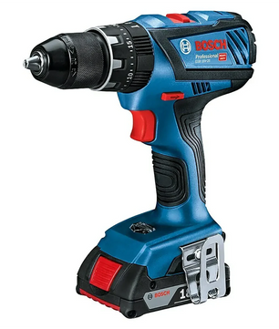 Ein blau-schwarzer Bosch Professional AmpShare GSB 18V-28 Akku-Bohrschrauber mit rotem Auslöser, Metall-Gürtelclip und verstellbarem Bohrfutter ist in einem Dreiviertelwinkel auf weißem Hintergrund abgebildet.