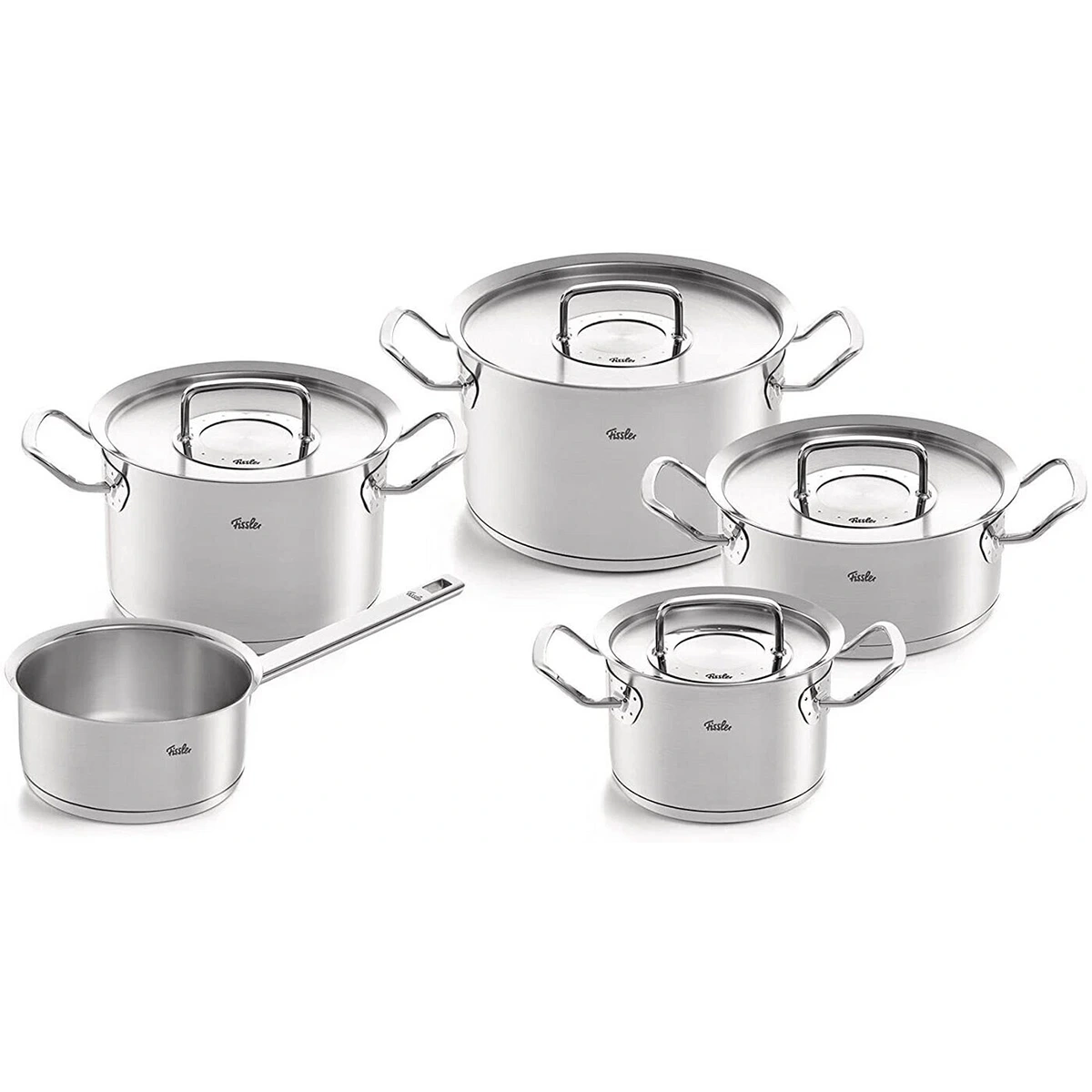 Fünf Töpfe und Pfannen aus Edelstahl mit Deckeln und Griffen, angeordnet auf weißem Grund - dieses Fissler Pure-Profi Collection II Topf-Set 5-teilig ist induktionsgeeignet und ideal für jede moderne Küche.