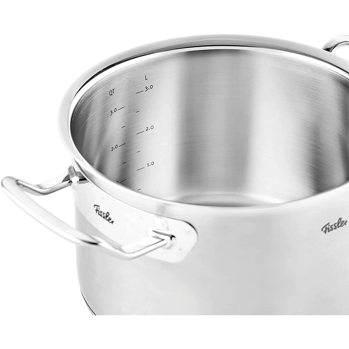 Das Fissler Pure-Profi Collection II Topf-Set 5-teilig von Fissler verfügt über stabile Griffe und innenliegende Messmarkierungen, ideal zum vielseitigen Kochen als Teil Ihres Edelstahl Kochgeschirrs und zur Induktion geeignet.
