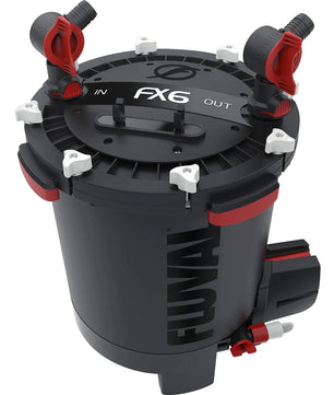 Der Fluval FX6 Außenfilter von Fluval ist ein Hochleistungsfilter (3.500 l/h) für große Aquarien, mit Smart Pump Technologie sowie beschrifteten Einlass- und Auslassventilen, in Schwarz mit roten und weißen Akzenten.