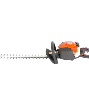 Die Husqvarna Benzin-Heckenschere 122Hd60 ist eine gasbetriebene Heckenschere in Orange und Schwarz mit einem langen, doppelseitigen Messer und einem ergonomischen Frontgriff - ideal für alle Heckenarbeiten im Garten.